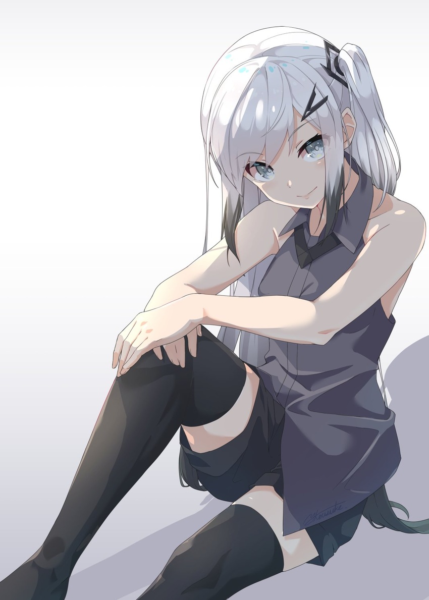 allial_(coefont) bare_shoulders black_hair black_shorts black_thighhighs coefont colored_tips commentary_request cross_tie female foot_out_of_frame grey_eyes grey_shirt hair_ornament hairclip hands_on_own_knee head_tilt highres knee_up long_hair looking_at_viewer multicolored_hair no_coat one_side_up own_hands_together shirt shorts sidelocks signature sitting sleeveless sleeveless_shirt smile solo swept_bangs thighhighs white_background white_hair yanagita_kousuke