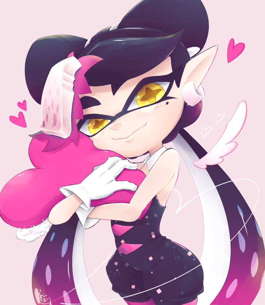 +_+ black_hair callie_(splatoon) commentary detached_collar female food food_on_head heart highres hug inkling looking_at_viewer mole mole_under_eye object_on_head okome_2g2g pantyhose pointy_ears short_jumpsuit smile solo splatoon_(series) splatoon_1 sushi symbol-only_commentary tentacle_hair yellow_eyes