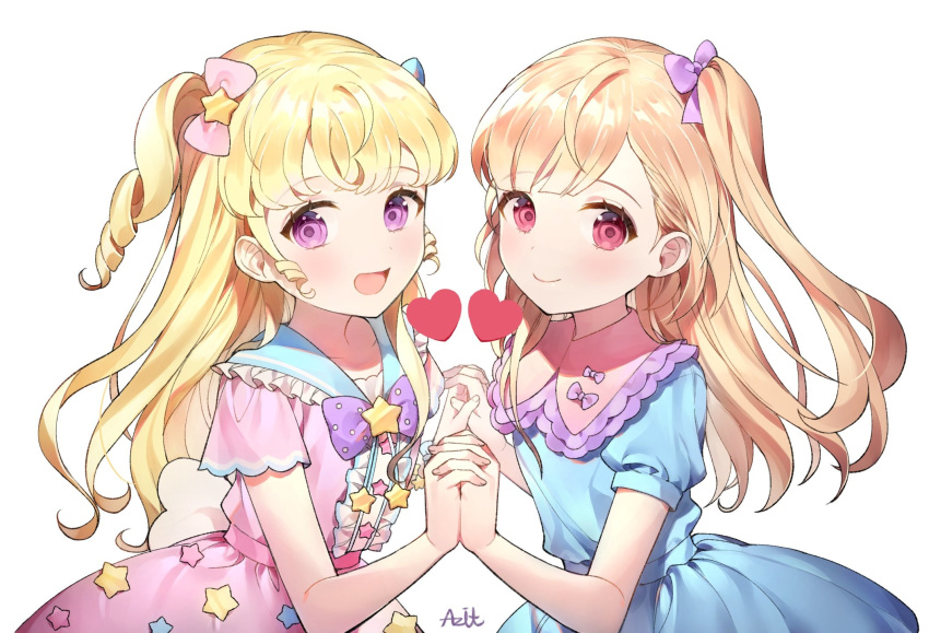 2girls artist_name azit_(down) blonde_hair blush bow closed_mouth collarbone commentary_request commission hairbow highres holding_hands interlocked_fingers korean_commentary long_hair multiple_girls open_mouth original pink_eyes purple_bow purple_eyes side_ponytail signature smile yellow_bow