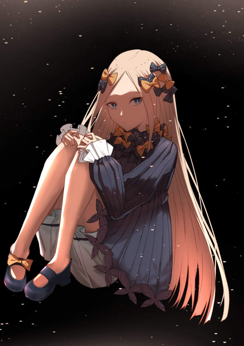 abigail_williams_(fate) befe black_bow blonde_hair blue_eyes blue_footwear bow closed_mouth commentary_request fate/grand_order fate_(series) female full_body hairbow hands_on_own_knees highres long_hair looking_at_viewer mary_janes multiple_hair_bows parted_bangs pixiv_fate/grand_order_contest_1 polka_dot polka_dot_bow shoes shorts solo straight_hair very_long_hair white_shorts yellow_bow