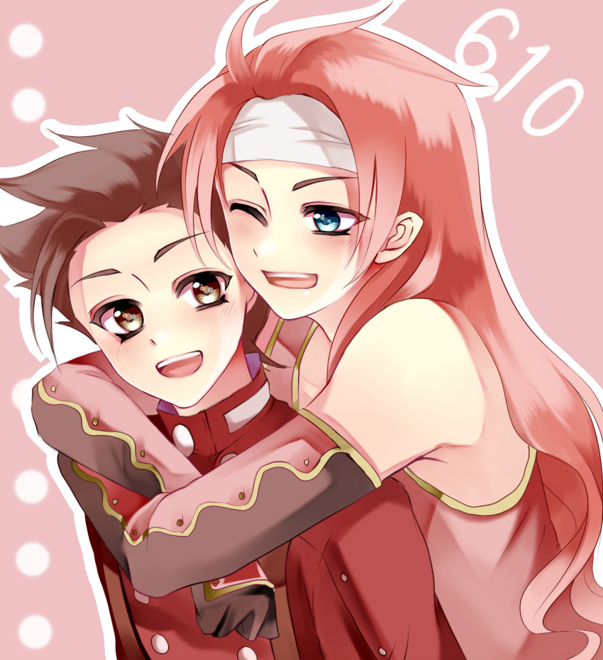 2boys bad_id bad_pixiv_id blue_eyes brown_eyes brown_hair coat gloves headband highres hug hug_from_behind kurabayashi lloyd_irving long_hair male_focus multiple_boys one_eye_closed pink_background red_hair red_shirt shirt smile tales_of_(series) tales_of_symphonia zelos_wilder