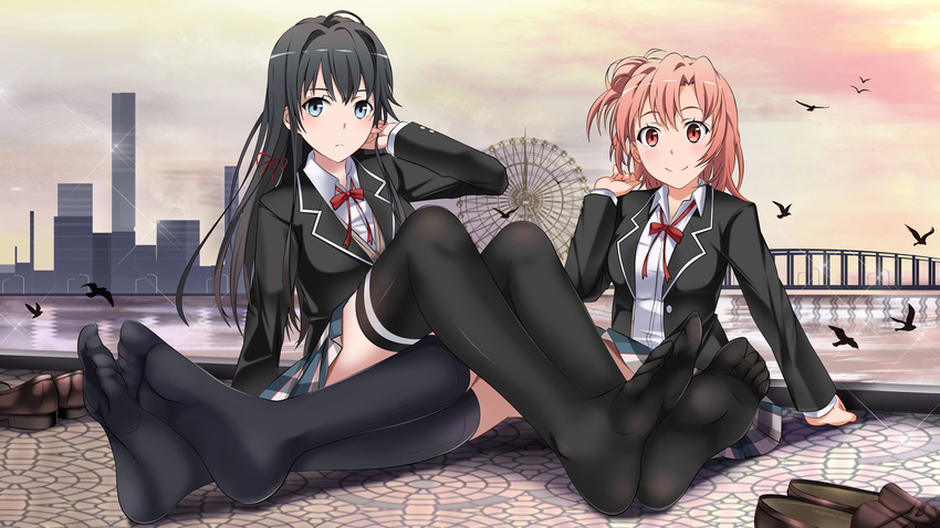 black_hair blue_eyes brown_hair edogawakid long_hair red_eyes seifuku short_hair thighhighs yahari_ore_no_seishun_love_come_wa_machigatteiru. yuigahama_yui yukinoshita_yukino