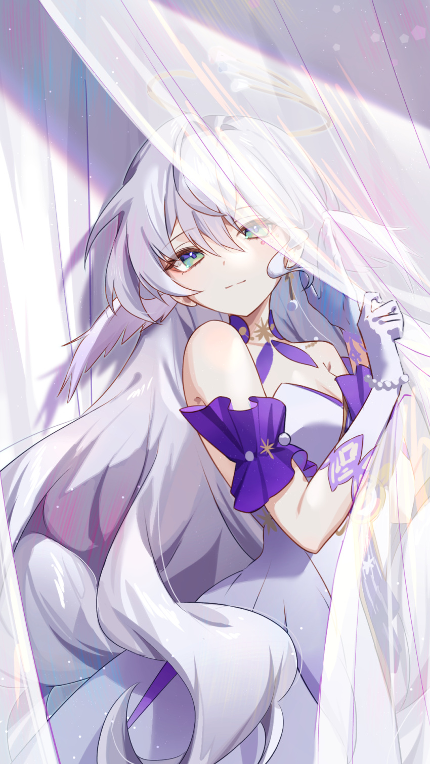 aqua_eyes bare_shoulders bead_bracelet beads bracelet breasts choker cleavage closed_mouth commentary cowboy_shot detached_sleeves dress earrings facial_mark female gloves hair_between_eyes hair_intakes halo head_wings highres honkai:_star_rail honkai_(series) jewelry karamaru626 long_hair looking_at_viewer purple_choker purple_dress robin_(honkai:_star_rail) short_sleeves smile solo standing strapless strapless_dress two-tone_dress very_long_hair white_dress white_gloves white_hair white_wings wings