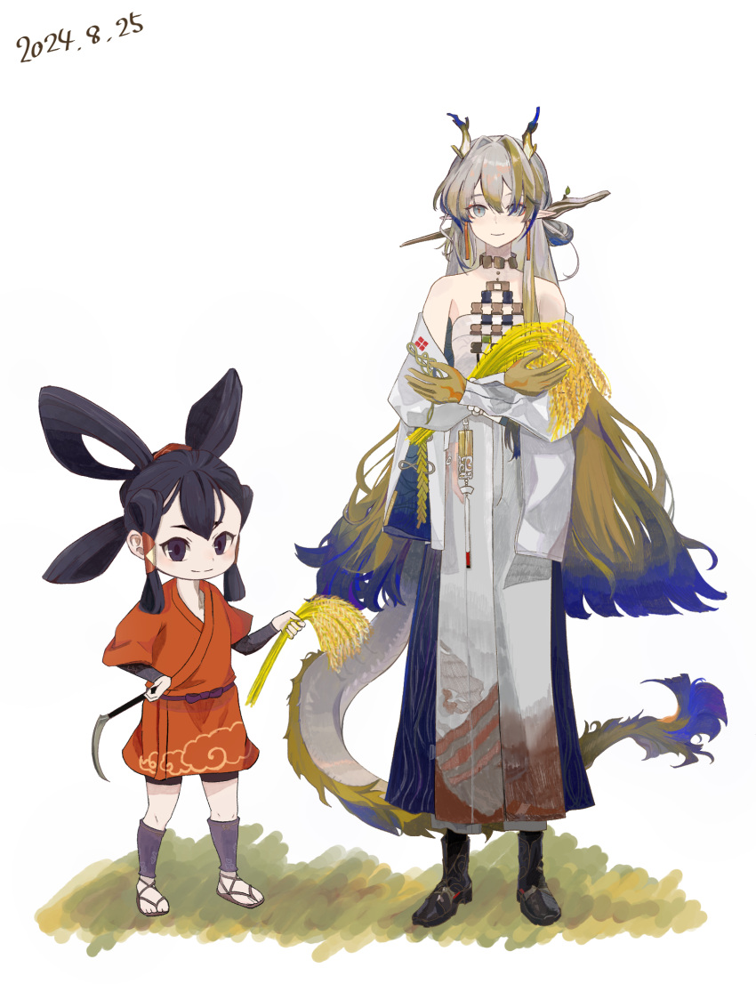 2girls arknights bare_shoulders black_eyes black_hair blonde_hair closed_mouth colored_extremities commentary_request dated dragon_girl dragon_horns dragon_tail earrings full_body grey_eyes grey_hair hair_between_eyes hair_intakes hand_on_own_hip highres holding holding_plant horns iwana_p jacket japanese_clothes jewelry kimono layered_sleeves long_hair long_sleeves looking_at_viewer multicolored_hair multiple_girls necklace off_shoulder orange_kimono plant pointy_ears purple_hair sakuna-hime short_hair short_over_long_sleeves short_sleeves shu_(arknights) sickle simple_background smile split_mouth standing strapless tail tensui_no_sakuna-hime trait_connection tube_top very_long_hair wheat white_background white_jacket white_panther white_tube_top