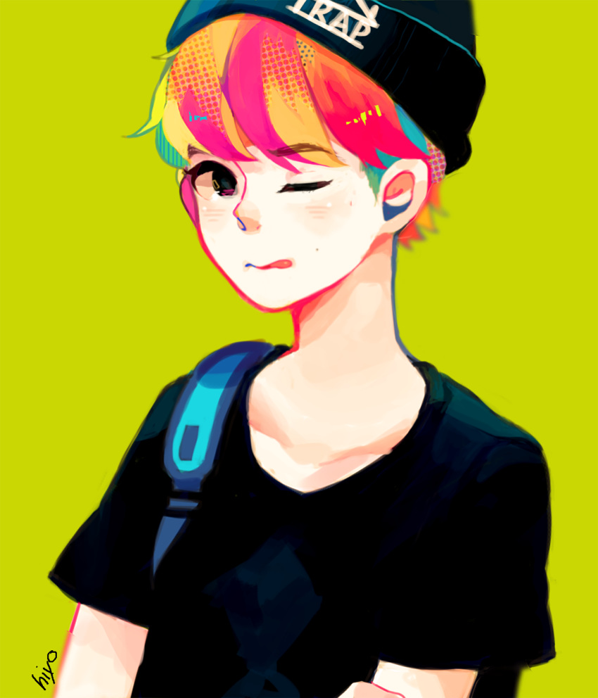 1boy artist_name backpack bag beanie black_shirt commentary english_commentary green_background hat highres looking_at_viewer male_focus mole mole_above_mouth one_eye_closed original pink_hair routexx shirt short_sleeves simple_background solo tongue tongue_out upper_body