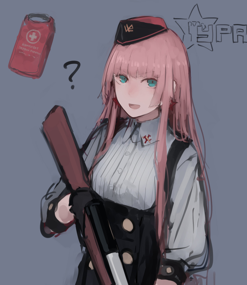 ? beret black_gloves black_hat breasts collar collared_shirt commentary_request ear_piercing earrings female first_aid_kit girls'_frontline gloves green_eyes grey_background gun hammer_and_sickle hat highres holding holding_gun holding_weapon jewelry long_hair looking_at_viewer open_mouth piercing pink_hair rampart1028 rifle russian_text shirt sidelocks simonov_(girls'_frontline) simple_background sks smile solo star_(symbol) translated weapon white_shirt