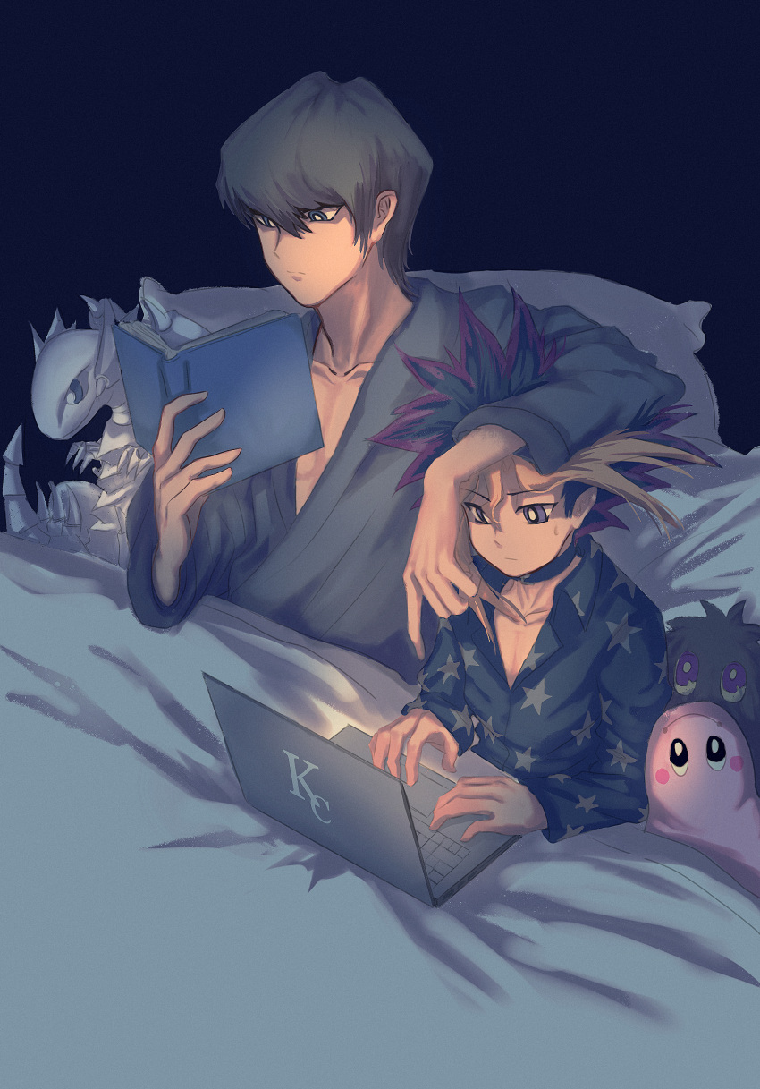 2boys alternate_costume arm_on_another's_head black_eyes black_hair blonde_hair blue-eyes_toon_dragon blue-eyes_white_dragon blue_eyes book brown_hair commentary_request computer couple duel_monster highres holding holding_book kaiba_seto kuriboh laptop male_focus marshmallon multicolored_hair multiple_boys muto_yugi pajamas pectoral_cleavage pectorals pillow red_hair short_hair spot_dian stuffed_toy under_covers yaoi yu-gi-oh! yu-gi-oh!_duel_monsters