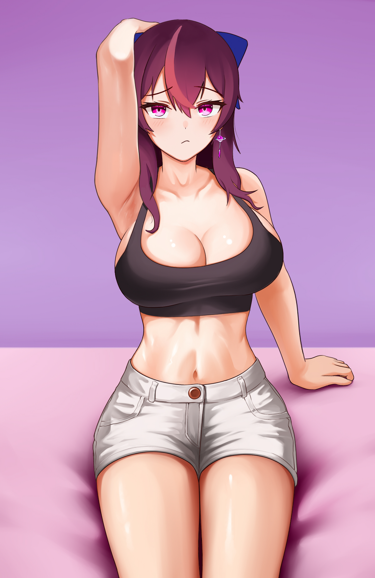 arm_behind_head armpits black_tank_top blue_bow bow breasts cleavage crop_top female hairbow highres jururu large_breasts lmsu long_hair looking_at_viewer midriff multicolored_hair navel planet_earrings purple_background purple_eyes purple_hair red_hair short_shorts shorts sitting solo stomach streaked_hair tank_top thighs virtual_youtuber waktaverse white_shorts