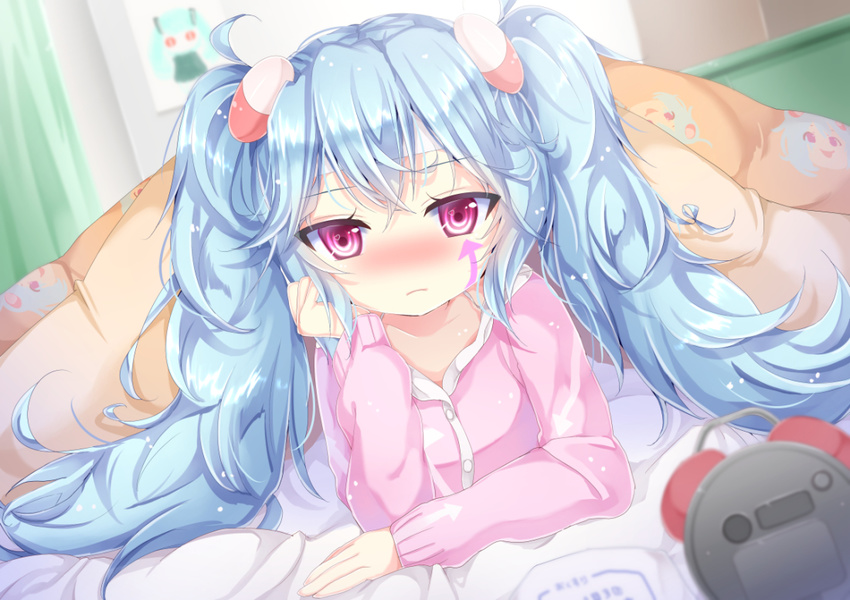 aimaina alarm_clock arrow_(projectile) arrow_print bad_id bad_pixiv_id bed blanket blue_hair blush clock facial_tattoo female hatsune_miku head_rest indoors long_hair lying noda_shuha on_stomach pink_eyes ringed_eyes slow_motion_(vocaloid) solo tattoo twintails vocaloid