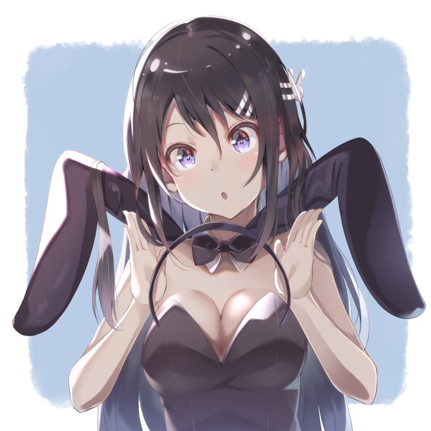 akausuko animal_ears black_bow black_bowtie black_hair black_leotard bow bowtie breasts cleavage commentary_request detached_collar fake_animal_ears female hair_ornament hairband hairclip highres large_breasts leotard long_hair looking_at_viewer open_mouth playboy_bunny purple_eyes rabbit_ears sakurajima_mai seishun_buta_yarou solo strapless strapless_leotard unworn_hairband unworn_headwear upper_body