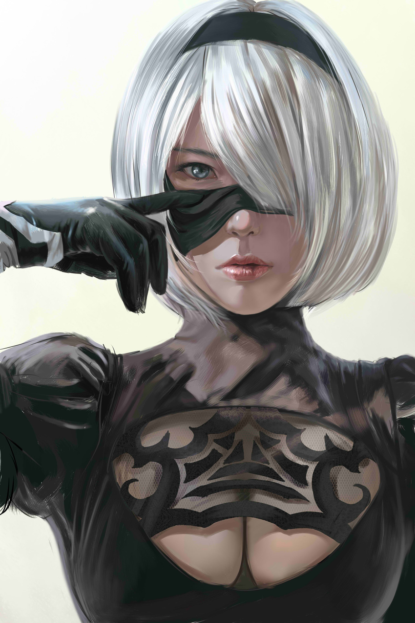 2b_(nier:automata) absurdres black_blindfold black_hairband blindfold blindfold_down blindfold_slip bob_cut breasts chinese_commentary cleavage cleavage_cutout clothing_cutout commentary derivative_work female geminiliuyouchang gloves grey_eyes hair_over_one_eye hairband highres large_breasts lips looking_at_viewer nier:automata nier_(series) no_mole one_eye_covered photo-referenced short_hair simple_background solo upper_body