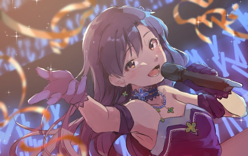 arm_guards armpits bare_shoulders blue_choker blue_gloves blue_hair blurry blurry_background blush brown_eyes choker collarbone confetti earrings female flat_chest gem gloves glowstick holding holding_microphone idolmaster idolmaster_(classic) idolmaster_million_live! idolmaster_million_live!_theater_days jewelry kisaragi_chihaya kuzuya_ramurin long_hair looking_at_viewer microphone necklace open_mouth pearl_(gemstone) reaching reaching_towards_viewer smile solo stage