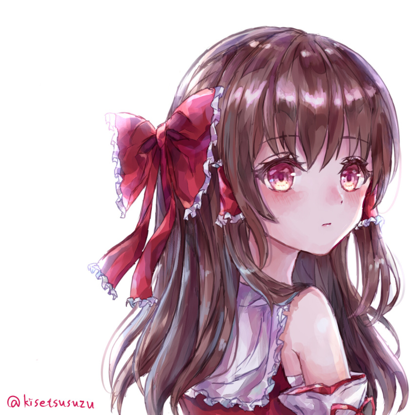 alternate_headwear blush bow brown_hair closed_mouth commentary_request detached_sleeves expressionless eyelashes female hair_between_eyes hair_tubes hairbow hakurei_reimu highres looking_at_viewer looking_back medium_hair red_bow red_eyes red_vest sarashi simple_background solo suzushina touhou twitter_username upper_body vest white_background white_sleeves