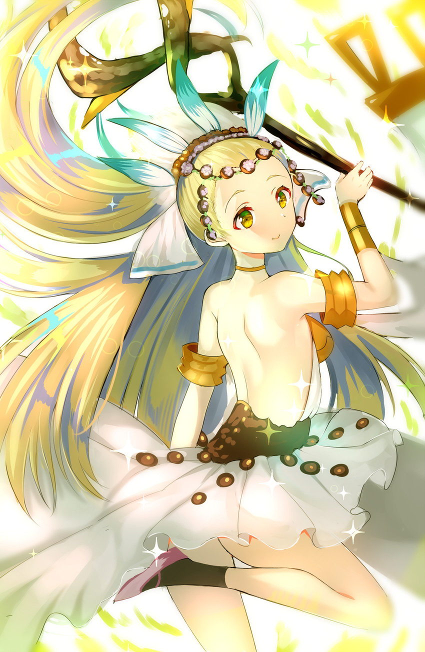 aozora_nan armlet bare_back blonde_hair bracer choker circlet commentary_request dress feathers female granblue_fantasy green_eyes headdress highres holding jewelry leg_up long_hair petra_(granblue_fantasy) solo sparkle staff very_long_hair