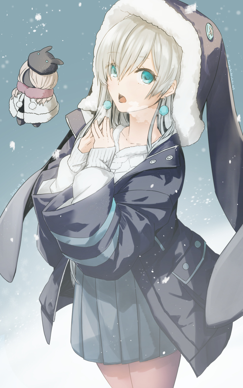 anastasia_(fate) anastasia_(under_the_same_sky)_(fate) animal_ears aqua_eyes blonde_hair blue_background breasts button_eyes buttons doll earrings fate/grand_order fate_(series) female fur_trim gradient_background grey_headwear grey_jacket grey_skirt hair_over_one_eye highres jacket jewelry long_hair long_sleeves looking_at_viewer nonone_(the9thxsheep) open_clothes open_jacket open_mouth painttool_sai_(medium) pleated_skirt rabbit_ears skirt snowing sweater viy_(fate) white_sweater