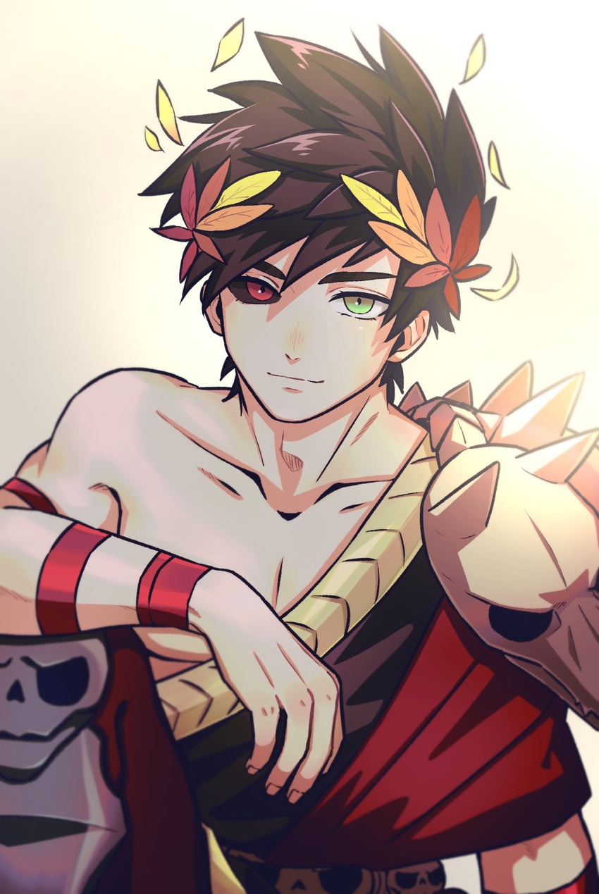 1boy ancient_greek_clothes black_hair black_sclera colored_sclera greco-roman_clothes green_eyes hades_(series) hades_1 heterochromia highres laurel_crown male_focus mismatched_sclera red_eyes single_bare_shoulder skull smile upper_body uratamameron zagreus_(hades)