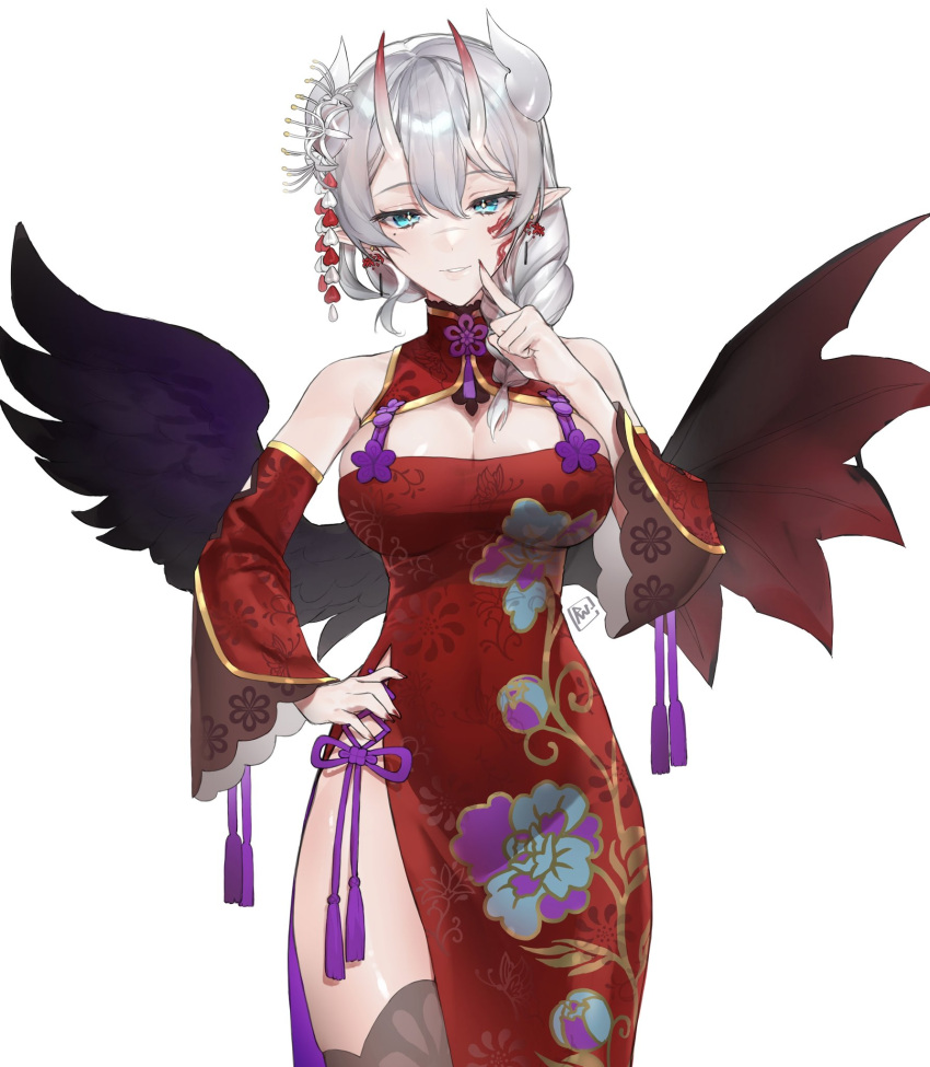 alternate_costume asymmetrical_wings blue_eyes breasts china_dress chinese_clothes cleavage detached_sleeves dress earrings english_commentary female grey_dress hair_behind_ear hand_on_own_hip highres horns indie_virtual_youtuber jewelry looking_at_viewer noe_pun parted_lips pointy_ears purple_ribbon red_dress ribbon skin-covered_horns solo thighhighs valentina_chisei virtual_youtuber wings