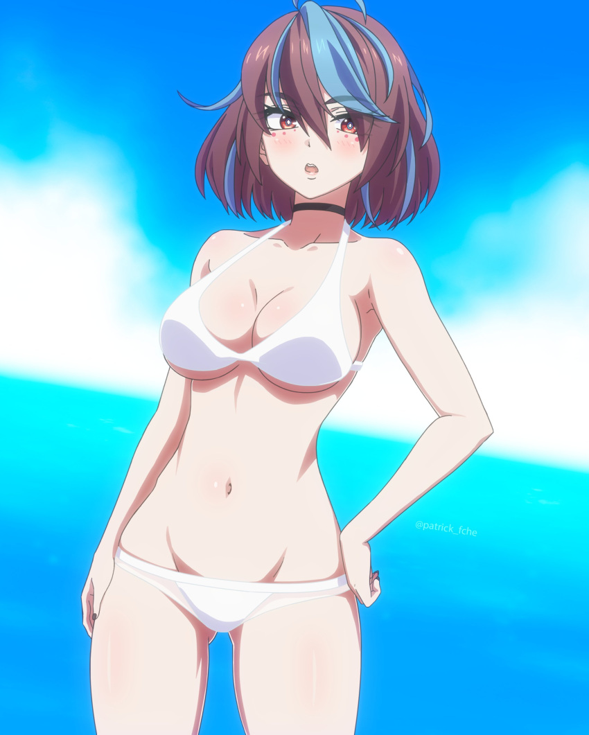 :o absurdres ahoge bare_arms bare_shoulders bikini black_choker blue_hair blush breasts brown_hair choker collarbone commentary cowboy_shot dutch_angle emikukis_(vtuber) eyes_visible_through_hair female freckles groin hair_between_eyes halterneck hand_on_own_hip highres horizon large_breasts lowleg lowleg_bikini medium_hair multicolored_hair navel ocean outdoors owozu patrick_fche red_eyes sideways_glance solo spanish_commentary stomach swimsuit toned two-tone_hair virtual_youtuber white_bikini