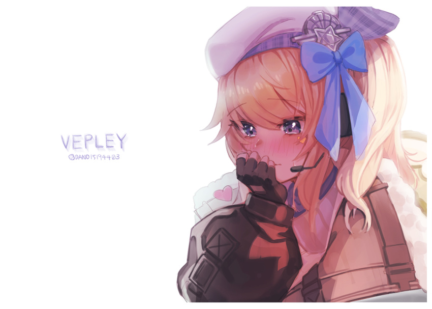 beret black_gloves blonde_hair blue_bow blush bow character_name coat dano female fingerless_gloves fur-trimmed_coat fur_trim girls'_frontline girls'_frontline_2:_exilium gloves hand_to_own_mouth hat hat_bow headset heart long_sleeves purple_eyes side_ponytail solo sweatdrop twitter_username vepley_(girls'_frontline_2) white_background white_hat