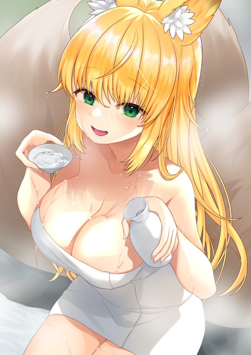 absurdres ahoge animal_ears bad_id bad_twitter_id bath blonde_hair bottle breasts cleavage cup female fox_ears fox_girl fox_tail green_eyes highres holding holding_bottle holding_cup indie_virtual_youtuber naked_towel oerba_yun_fang sakazuki shimonose_rina skin_fang solo tail teltelhousi tokkuri towel virtual_youtuber wet