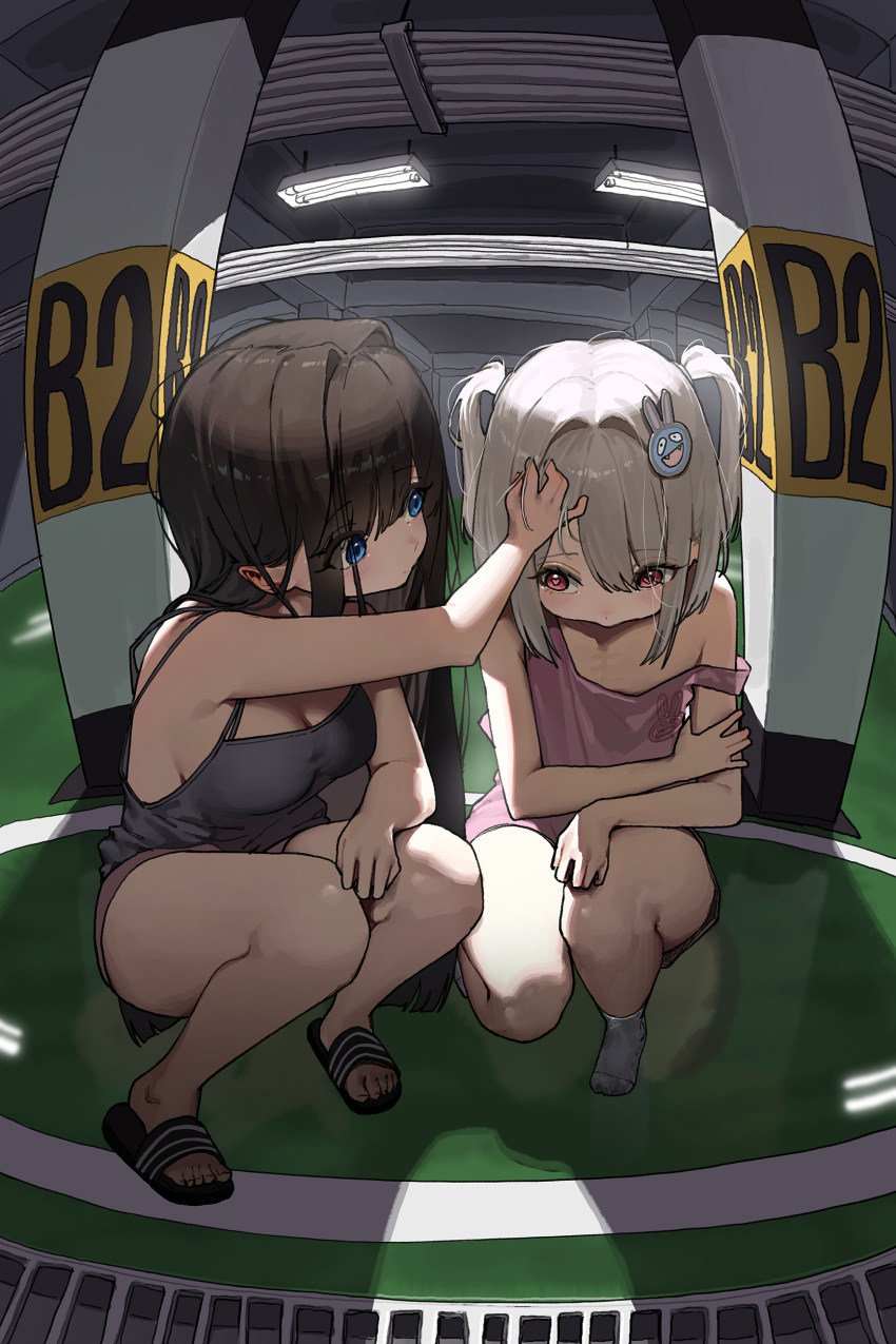 2girls absurdres alternate_costume bare_shoulders blue_eyes blush breasts brown_hair casual cleavage dduck_kong flat_chest grey_hair hair_intakes hair_ornament hairpin highres large_breasts long_hair multiple_girls original parking_garage parking_lot pink_eyes squatting super_bunny_(dduck_kong) very_long_hair