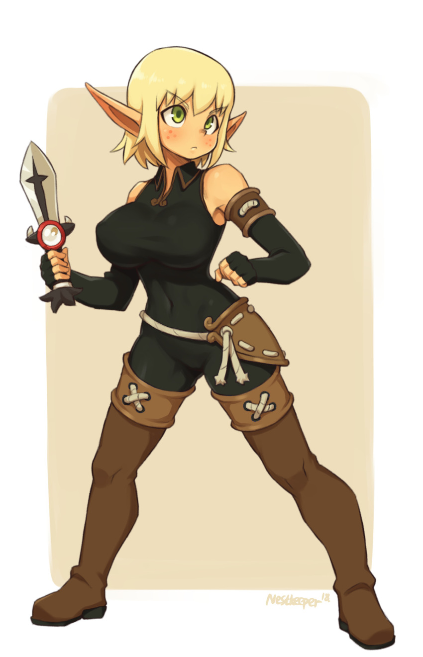 artist_name black_gloves blonde_hair boots breasts brown_background brown_thighhighs commentary covered_navel cra_(wakfu) elbow_gloves evangelyne_(wakfu) eyebrows female fingerless_gloves freckles full_body gloves green_eyes highres holding holding_sword holding_weapon large_breasts looking_away looking_to_the_side nestkeeper pointy_ears rubilax short_hair simple_background solo standing sword thigh_boots thighhighs wakfu weapon