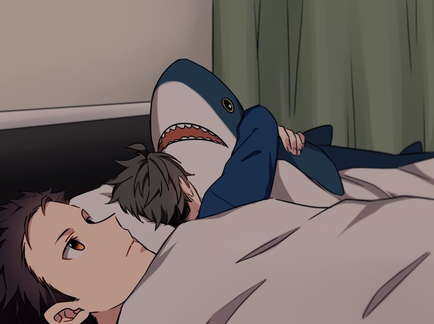 2boys 500_dollar_four_foot_tall_mareep_(meme) akuno_hideo bed blanket blue_shirt brown_hair commentary_request curtains hugging_object idolmaster idolmaster_side-m ikea_shark kimura_ryu long_sleeves male_focus meme multiple_boys piop protected_link red_eyes shirt stuffed_animal stuffed_shark stuffed_toy under_covers