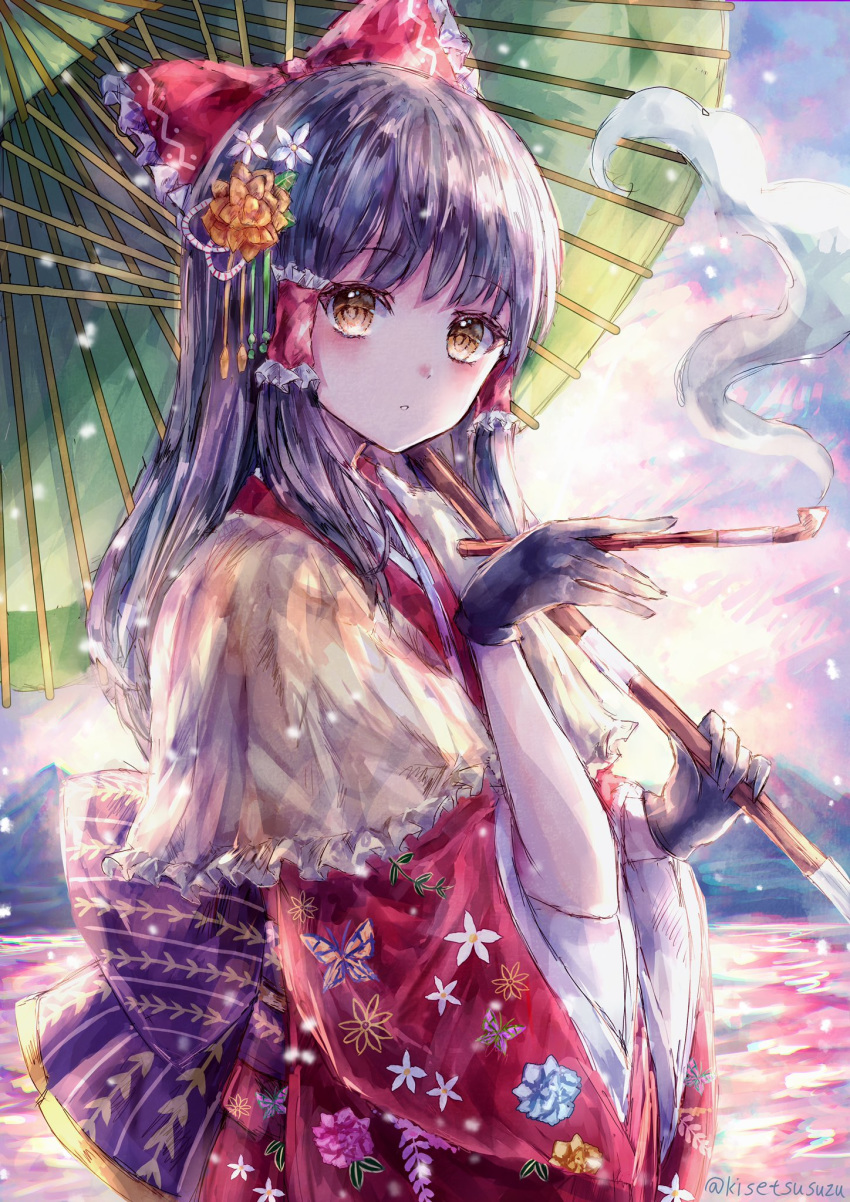 alternate_costume arms_up bad_id bad_twitter_id black_gloves black_hair bow expressionless female floral_print flower gloves hair_flower hair_ornament hair_ribbon hair_tubes hakurei_reimu highres holding holding_smoking_pipe japanese_clothes kimono kiseru lake long_hair looking_at_viewer mountainous_horizon obi oil-paper_umbrella overcast red_bow red_eyes red_kimono ribbon sash shawl sky smoke smoking_pipe snowing solo standing suzushina touhou umbrella upper_body white_shawl