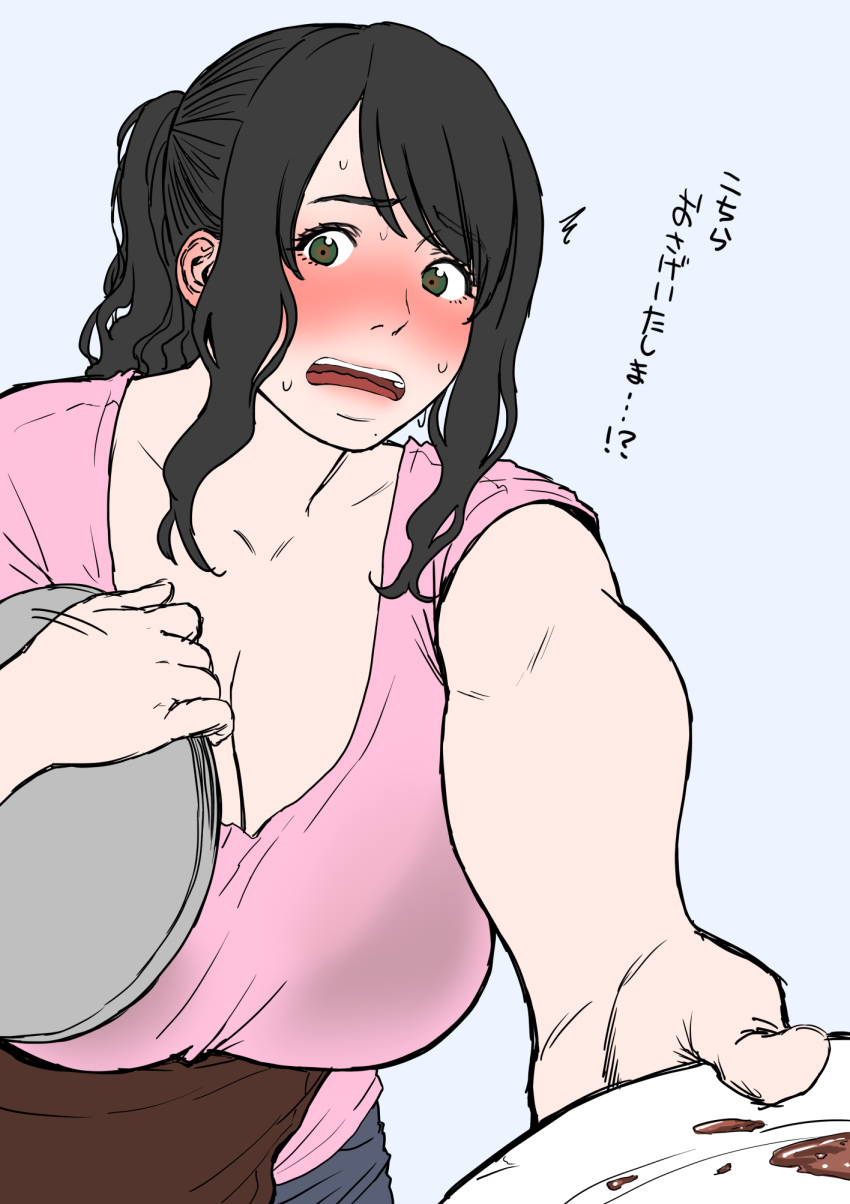 apron black_hair blush bra_visible_through_clothes breasts brown_apron cleavage collarbone commentary_request female furrowed_brow green_eyes highres holding holding_plate huge_breasts kuzukago_(bitchmaker) lisa_(kuzukago) long_hair mole mole_under_mouth nervous open_mouth original pink_shirt plate plump ponytail shirt short_sleeves sidelocks simple_background solo sweat translation_request upper_body waitress wavy_hair worried