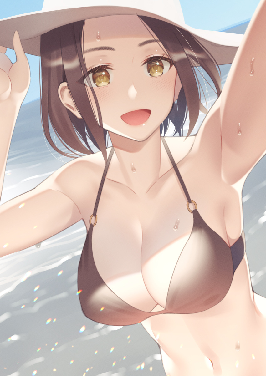 :d armpits arms_up beach bikini black_bikini blush breasts brown_eyes brown_hair cleavage collarbone commentary_request day dutch_angle female forehead hand_on_headwear hat highres kitazawa_(embers) large_breasts looking_at_viewer md5_mismatch navel ocean open_mouth original outdoors resolution_mismatch short_hair smile solo source_smaller sun_hat sweat swimsuit upper_body water white_hat yellow_eyes