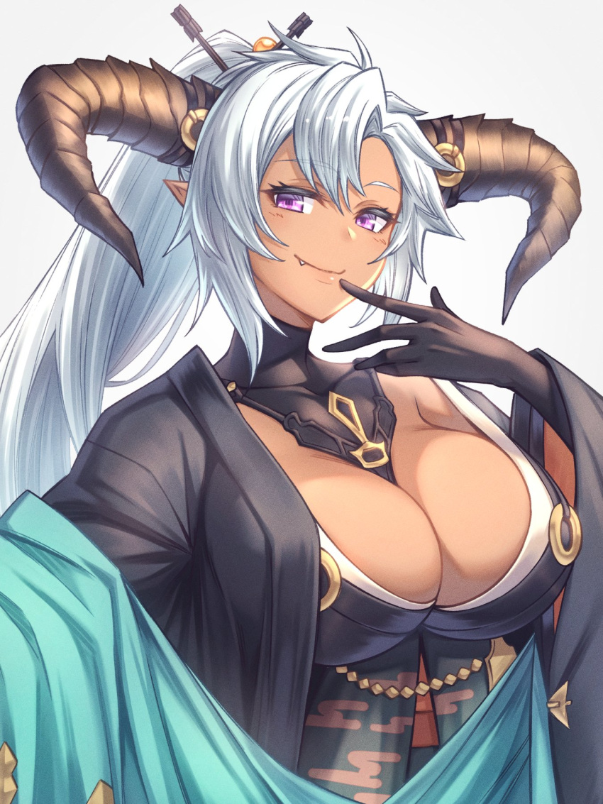 black_gloves black_horns black_kimono breasts cleavage commentary_request curled_horns dark-skinned_female dark_skin draph elbow_gloves fediel_(granblue_fantasy) fediel_(soul_soother's_finery)_(granblue_fantasy) female gloves granblue_fantasy hair_ornament hair_stick highres horns japanese_clothes kimono large_breasts looking_at_viewer oerba_yun_fang pointy_ears ponytail purple_eyes smile solo umiboozu_(uminoyoukai) upper_body white_background white_hair