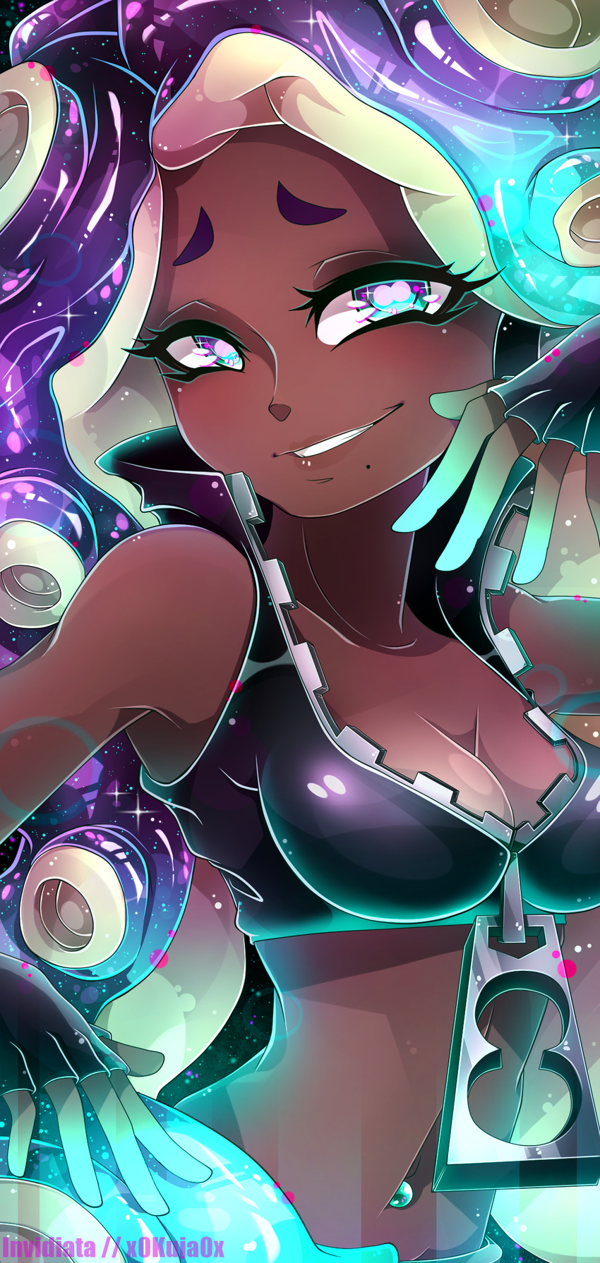 aqua_eyes aqua_hair aqua_skin arched_back arm_at_side armpit_peek artist_name bare_arms bare_shoulders bioluminescence black_gloves black_vest breasts cephalopod_eyes cleavage collarbone collared_vest colored_skin commentary_request crop_top cropped_vest dark-skinned_female dark_skin female fingerless_gloves gloves glowing glowing_hair glowing_hand glowing_skin grin half-closed_eyes hand_up headphones high_collar highres invidiata lips long_hair looking_at_viewer marina_(splatoon) medium_breasts midriff mole mole_under_mouth multicolored_hair multicolored_skin navel navel_piercing octoling parted_lips piercing pink_pupils pose purple_hair smile solo sparkle splatoon_(series) splatoon_2 stomach suction_cups tentacle_hair unzipped upper_body vest zipper zipper_pull_tab