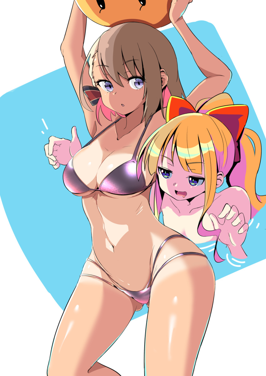 2girls armpits arms_up azur_lane ball bare_shoulders beachball bikini black_bikini blonde_hair blue_background blue_eyes bow breasts brown_hair carrying_overhead chibi cleavage collarbone commentary_request dated edoara female_pervert hair_between_eyes hair_ribbon hairbow highres imminent_breast_grab light_brown_hair long_hair looking_at_viewer manjuu_(azur_lane) medium_breasts midriff multiple_girls navel parted_lips pervert purple_bikini purple_eyes queen_elizabeth_(azur_lane) red_bow ribbon short_hair sidelocks signature simple_background spaghetti_strap swimsuit tan tanlines two-tone_background white_background yuri z23_(azur_lane)