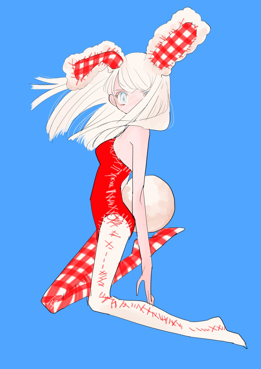 animal_ears asymmetrical_legwear bad_id bad_twitter_id bare_shoulders blue_background blue_eyes female from_side hair_over_mouth hair_over_one_eye highres inata17ta leg_up leotard long_hair looking_at_viewer original plaid plaid_legwear rabbit_ears rabbit_tail red_leotard simple_background solo tail uneven_legwear white_hair