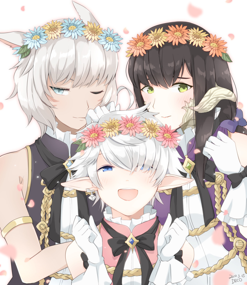 3girls :d alisaie_leveilleur alternate_costume animal_ears armlet artist_name au_ra bare_shoulders black_bow black_bowtie black_hair blue_eyes blush bow bowtie brooch cat_ears closed_mouth commentary_request dark-skinned_female dark_skin dated dragon_girl dragon_horns earrings elezen elf eyes_visible_through_hair facial_mark final_fantasy final_fantasy_xiv flower frills furrowed_brow gloves green_eyes grey_hair hair_over_one_eye hairbow half-closed_eye half-closed_eyes hand_up hands_up head_wreath height_difference highres horns jewelry long_hair looking_at_viewer miqo'te misora_deco multiple_girls one_eye_closed open_mouth parted_bangs pointy_ears scales short_hair single_earring sleeveless slit_pupils smile teeth upper_body upper_teeth_only vest white_gloves white_hair white_horns white_scales y'shtola_rhul yugiri_mistwalker