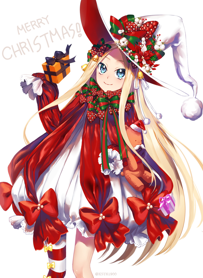 abigail_williams_(fate) asymmetrical_legwear bad_id bad_pixiv_id bell blonde_hair blue_eyes bow box christmas closed_mouth commentary dress fate/grand_order fate_(series) female gift gift_box green_bow hair_bell hair_ornament hair_ribbon hat hat_bow highres holding holding_gift long_hair long_sleeves looking_up merry_christmas pantyhose parted_bangs pom_pom_(clothes) puff_(ksy61900) red_bow ribbon santa_hat simple_background single_thighhigh sleeves_past_wrists smile solo striped_bow striped_clothes striped_pantyhose stuffed_animal stuffed_toy teddy_bear thighhighs twitter_username uneven_legwear very_long_hair white_background white_dress white_hat white_ribbon witch_hat yellow_bow