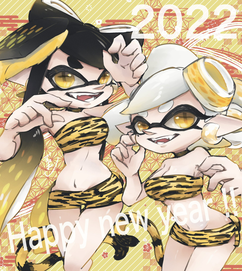 2022 2girls alternate_costume animal_print asa_no_ha_(pattern) bandeau bike_shorts black_choker black_hair blonde_hair breasts callie_(splatoon) chinese_zodiac choker claw_pose commentary cousins crop_top cross-shaped_pupils english_text fangs food food_on_head gradient_hair grey_hair happy_new_year highres inkling long_hair looking_at_viewer marie_(splatoon) medium_breasts micro_shorts microskirt midriff mole mole_under_eye multicolored_hair multiple_girls navel new_year object_on_head okome_2g2g open_mouth pointy_ears print_bandeau print_shorts print_skirt short_hair shorts skirt smile splatoon_(series) swept_bangs symbol-shaped_pupils tail tentacle_hair tiger_print tiger_tail very_long_hair year_of_the_tiger yellow_bandeau yellow_shorts yellow_skirt