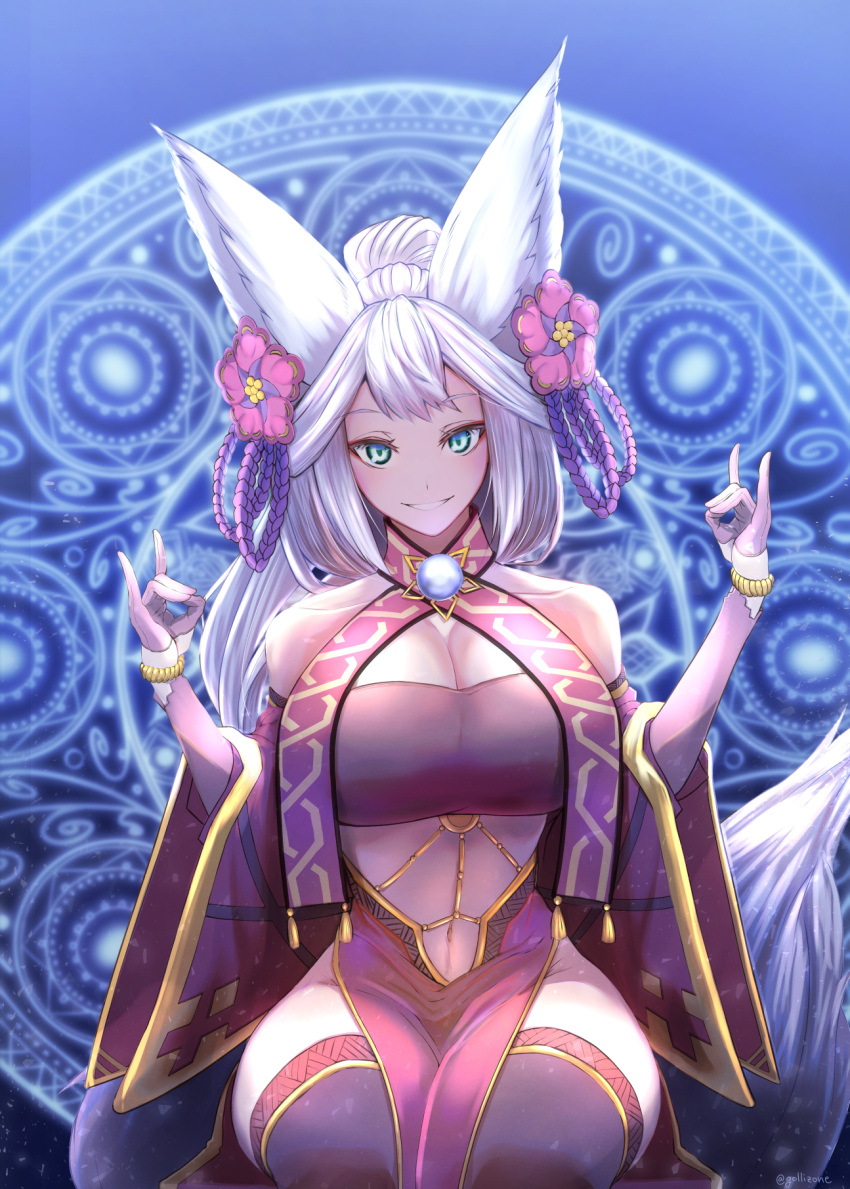 alternate_costume animal_ears bandeau blue_background bracelet breasts brooch cleavage curvy detached_sleeves double_fox_shadow_puppet erune female flower fox_ears fox_shadow_puppet fox_tail gollizo granblue_fantasy green_eyes grin hair_flower hair_ornament highres jewelry large_breasts magic_circle midriff narrow_waist pelvic_curtain sitting smile societte_(granblue_fantasy) solo tail tassel thighhighs white_hair wide_sleeves