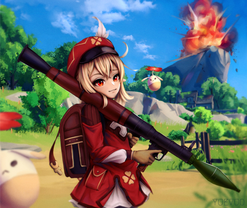 :3 absurdres artist_name backpack bag blonde_hair blue_sky brown_gloves cabbie_hat closed_mouth cloud clover commentary crossed_bangs english_commentary explosion female fence forest from_side genshin_impact gloves grass hair_between_eyes hat hat_feather highres holding holding_weapon jumpy_dumpty klee_(genshin_impact) long_hair long_sleeves looking_at_viewer mountain mountainous_horizon nature outdoors pointy_ears randoseru red_eyes red_headwear rocket_launcher rpg-7 rpg_(weapon) sidelocks sky smile tree trigger_discipline upper_body watermark weapon yuevuo