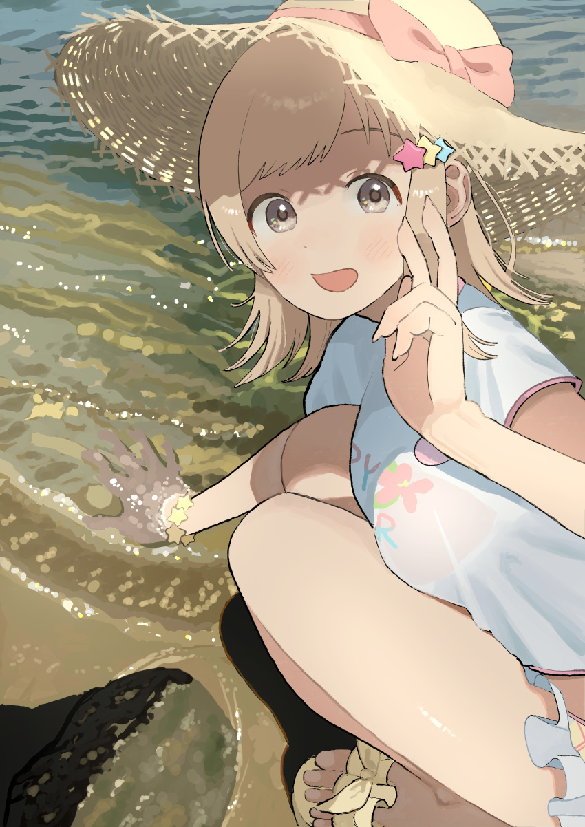 1_kozin :d absurdres beach bikini bikini_skirt bikini_under_clothes blonde_hair blush bow bracelet breasts brown_eyes brown_hat day dot_nose female hair_ornament hand_on_ground hand_up hat hat_bow highres idolmaster idolmaster_shiny_colors jewelry large_breasts looking_at_viewer looking_to_the_side medium_hair outdoors red_bow sakuragi_mano sand sandals shirt short_sleeves smile solo squatting star_(symbol) star_hair_ornament straight_hair straw_hat swimsuit v water white_shirt yellow_bikini yellow_footwear