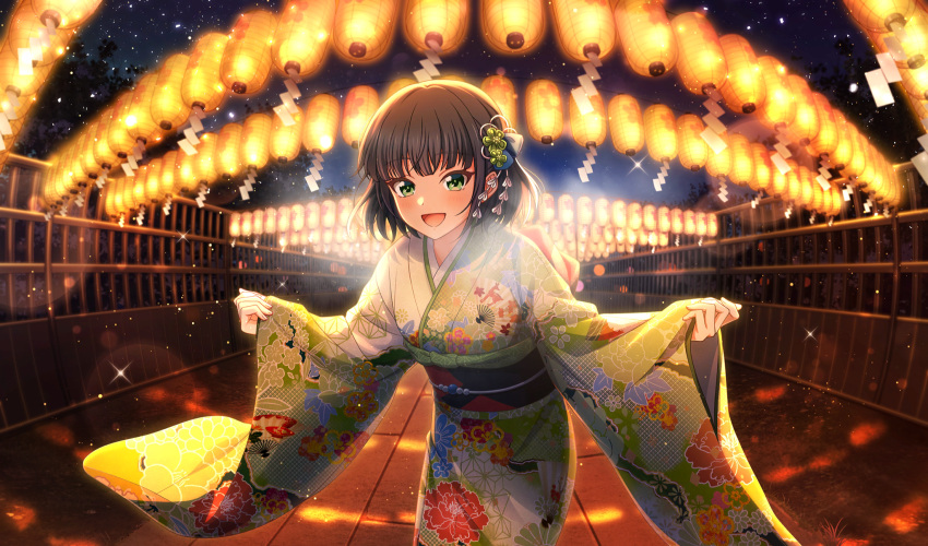 :d black_hair blunt_bangs cinderella_series cowboy_shot female film_grain fisheye floral_print_kimono game_cg green_eyes hachigatsu_no_cinderella_nine hair_ornament highres lantern lens_flare light_particles looking_at_viewer new_year night night_sky non-web_source obi official_art open_mouth outdoors paper_lantern sash short_hair sky smile solo sparkle standing suzuki_waka