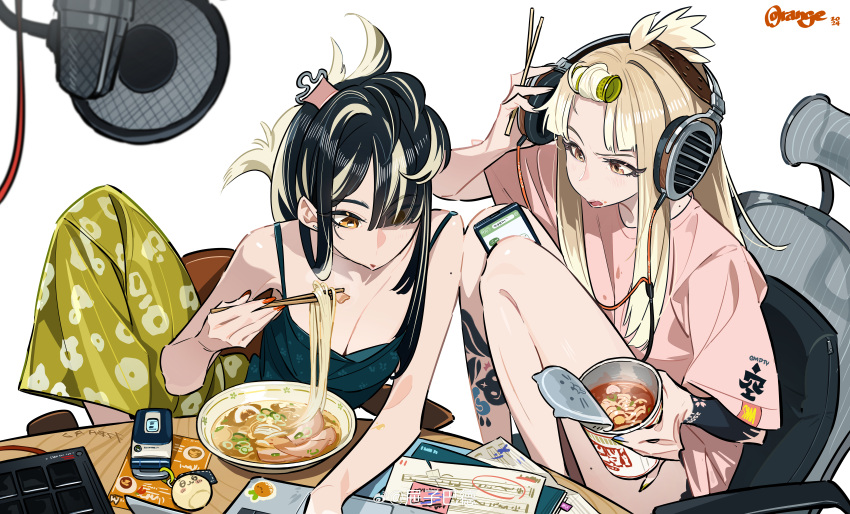 2girls absurdres bare_legs black_hair blonde_hair breasts brown_eyes chopsticks cleavage cup_ramen eating hair_rollers headphones highres holding holding_chopsticks long_hair microphone multicolored_hair multiple_girls original red_nails simple_background sitting table tizibade two-tone_hair weibo_watermark white_background