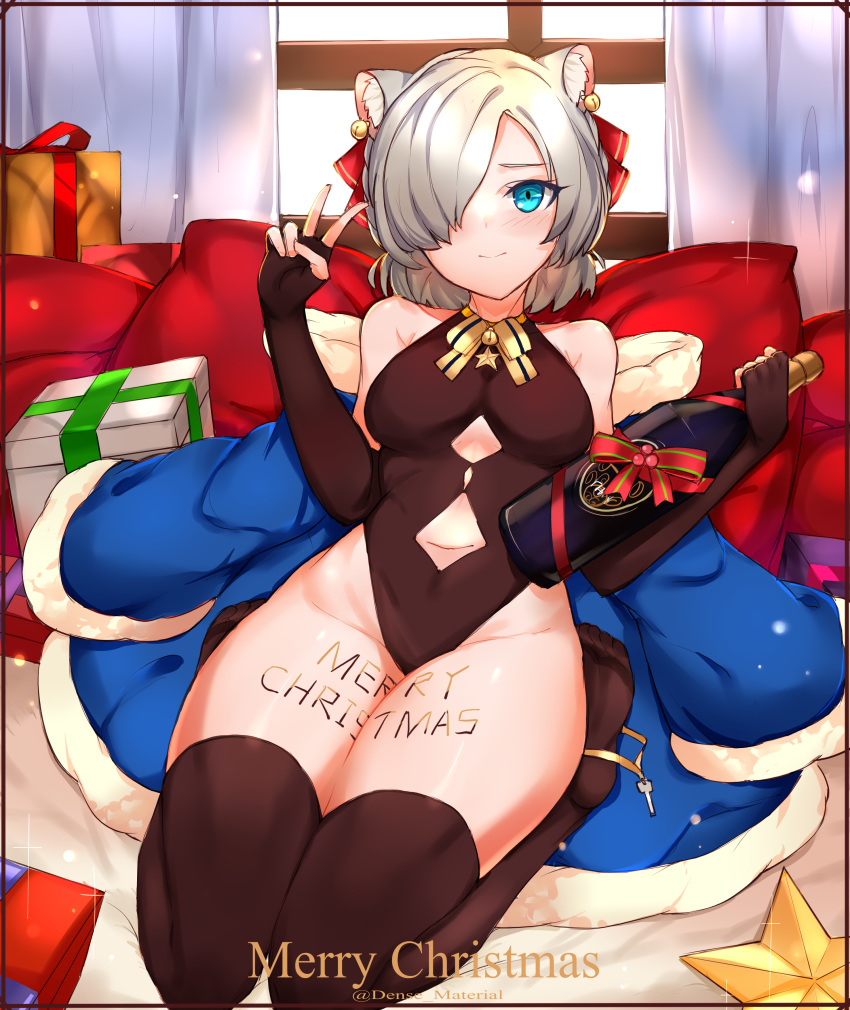 absurdres animal_ears black_leotard blue_eyes chinese_commentary choumi_wuti_(xueye_fanmang_zhong) christmas closed_mouth commentary female gift highres hoshimi_(virtuareal) leotard maid merry_christmas nijisanji short_hair solo strapless strapless_leotard thighhighs v virtual_youtuber virtuareal white_hair