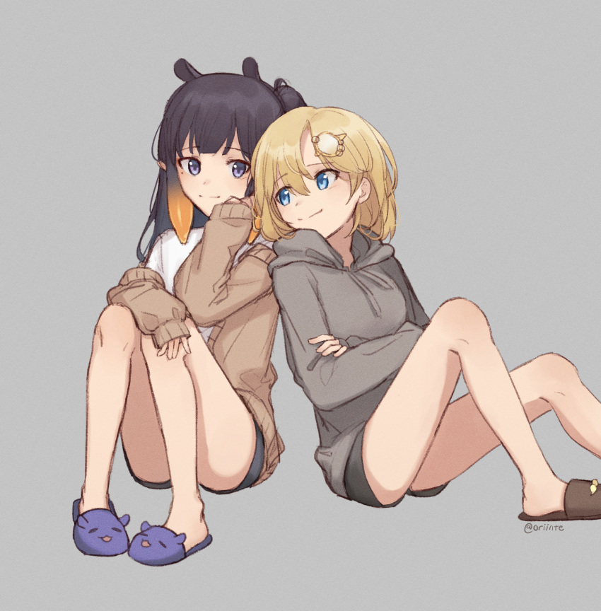 2girls alternate_costume black_hair black_shorts blonde_hair blue_eyes breasts brown_cardigan cardigan grey_background grey_hoodie hair_behind_ear hair_bun highres hololive hololive_english hood hoodie leaning_on_person long_hair looking_to_the_side medium_breasts mole mole_under_eye multiple_girls ninomae_ina'nis objectification orinte purple_eyes shirt short_hair shorts single_hair_bun sitting slippers smile takodachi_(ninomae_ina'nis) tentacle_hair virtual_youtuber watson_amelia white_shirt