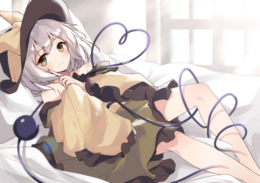 absurdres bed bed_sheet black_hat blouse blush chinese_commentary closed_mouth collared_shirt commentary eyeball feet_out_of_frame female frilled_shirt_collar frilled_skirt frilled_sleeves frills green_eyes green_skirt grey_hair hat hat_ribbon heart heart_of_string highres ke-ta_(style) komeiji_koishi lian_mang long_skirt long_sleeves looking_at_viewer lying medium_hair on_back on_bed parody partially_undressed pillow ribbon shirt skirt smile solo style_parody third_eye touhou wavy_hair wide_sleeves window yellow_ribbon yellow_shirt