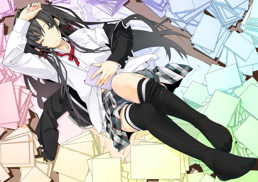 black_hair book long_hair seifuku thighhighs yahari_ore_no_seishun_love_come_wa_machigatteiru. yukinoshita_yukino