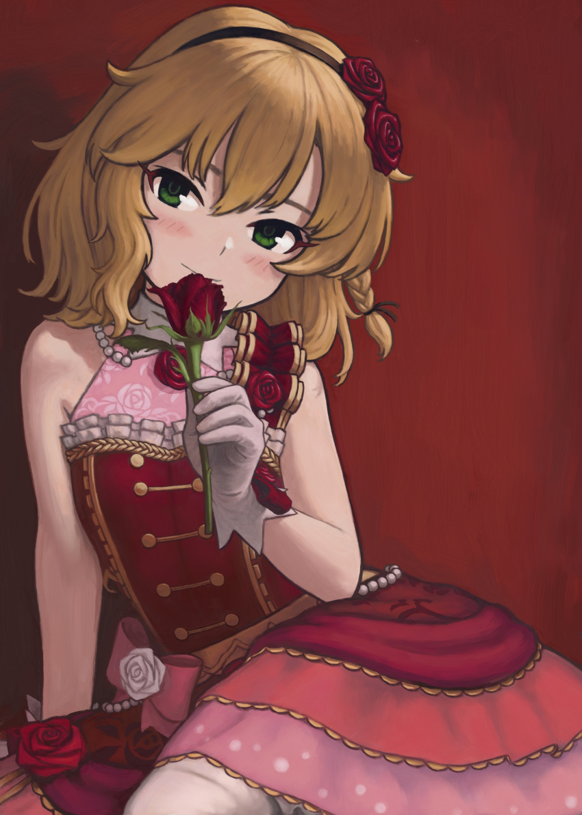 absurdres arm_support asagi_noko bare_shoulders blonde_hair blush bow braid commentary_request dress female floral_print flower glove_bow gloves green_eyes hair_flower hair_ornament hairband highres holding holding_flower idolmaster idolmaster_cinderella_girls idolmaster_cinderella_girls_starlight_stage red_background red_dress red_flower red_rose rose rose_print sakurai_momoka sash short_hair sitting sleeveless sleeveless_dress smile solo white_flower white_gloves white_rose