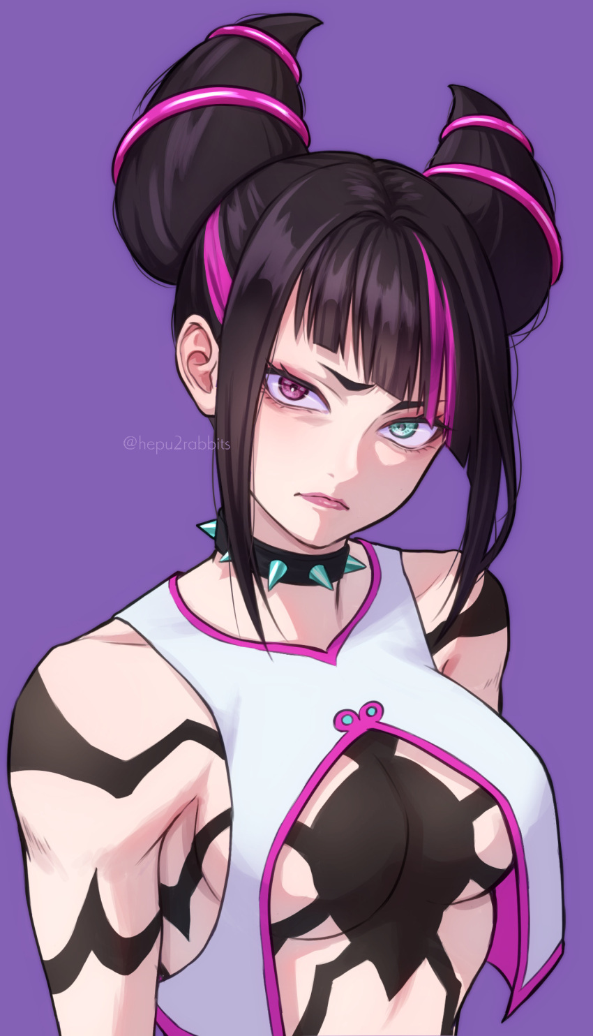 artist_name black_hair blue_eyes breasts collar commentary female hair_horns hepu2rabbits_(epuusa) heterochromia highres jewelry juri_han looking_at_viewer multicolored_hair purple_eyes short_hair solo spiked_collar spikes street_fighter street_fighter_6 symbol-only_commentary