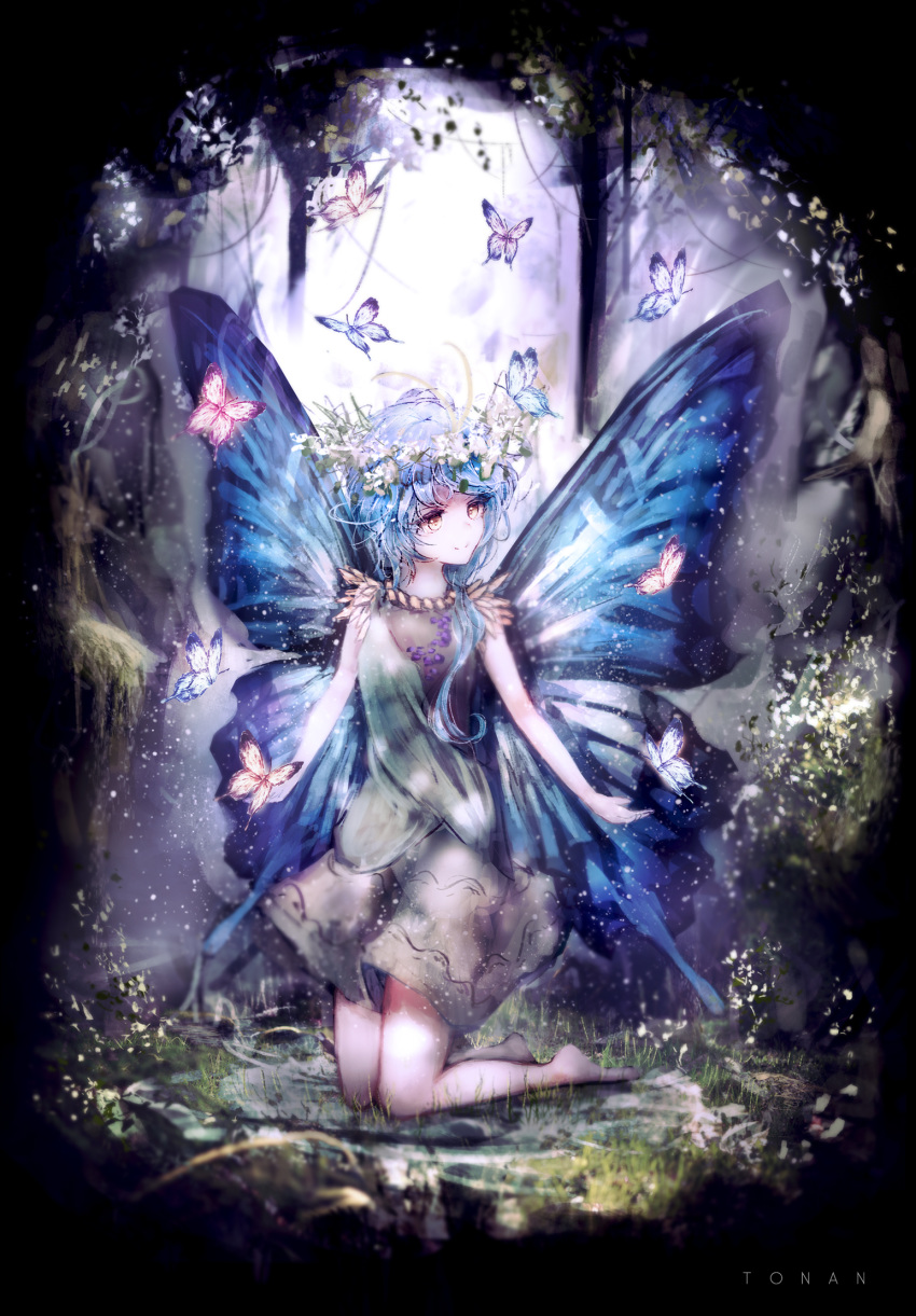 arch artist_name bare_arms bare_legs barefoot blue_hair blurry blurry_background bug butterfly butterfly_wings commentary_request day dress eternity_larva female forest grass green_dress head_wreath highres insect_wings kneeling looking_to_the_side mixed-language_commentary nature outdoors red_eyes short_hair sleeveless sleeveless_dress smile solo tonan_(l0l0l0l0l0l) touhou wings