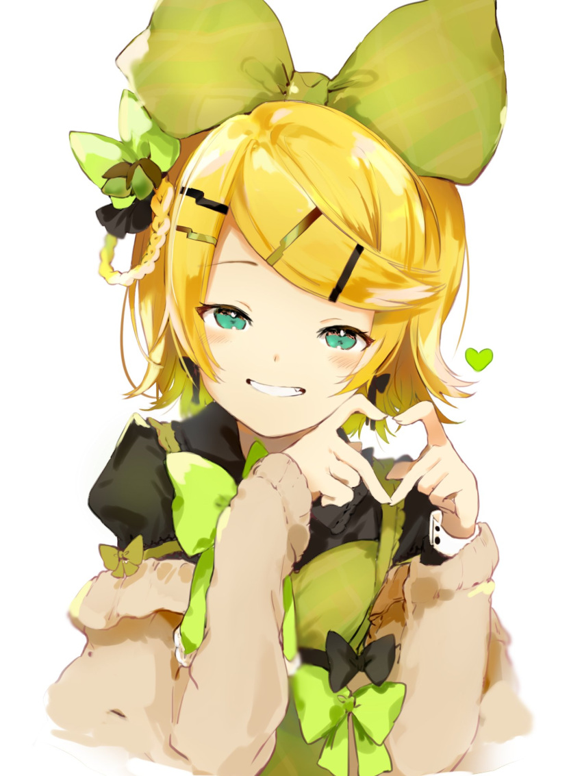 aqua_eyes bad_id bad_twitter_id black_bow black_bowtie black_shirt blonde_hair bow bowtie brown_sleeves commentary female green_bow green_bowtie grin hair_ornament hairbow hairclip half-closed_eyes heart heart_hands highres kagamine_rin light_blush looking_at_viewer oyamada_gamata shirt short_hair simple_background smile solo swept_bangs symbol-only_commentary upper_body vocaloid white_background